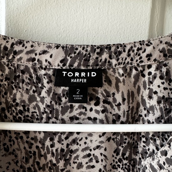 Torrid Animal Print Blouse NWOT - Picture 3 of 3